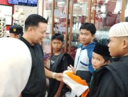 Wakil Bupati Pelalawan H. Husni Tamrin Belanjakan Pakaian untuk 70 Anak Yatim di Pangkalan Kerinci