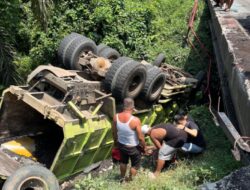 Polsek Kuantan Mudik Tangani Laka Maut Truk Batu Bara di Desa Kasang, Sopir Meninggal Dunia