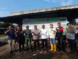 Bupati dan Wabup Gotong Royong Bersama TNI dan Polri di Lingkungan Pasar Baru Pangkalan Kerinci