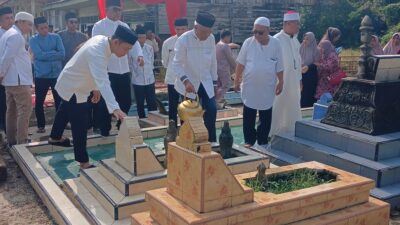 Sambut Ramadhan 1447 H, Bupati Zukri Ziarah Kubur di Kuala Terusan