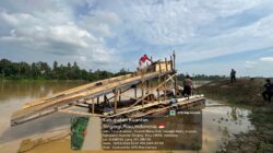 Polsek Cerenti Tindak Tegas PETI di Sungai Kuantan, Tiga Rakit Dibakar di Desa Pulau Busuk