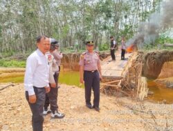 Polsek Pangean Tertibkan PETI di Desa Tanah Bekali, Dua Rakit Dimusnahkan