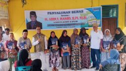 Abdul Hamid Salurkan Bantuan Beras 3,2 Ton untuk 640 Warga Riau