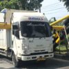 Nekat Terobos Rambu-rambu Peringatan, Mobil Ekspedisi Hantam Portal KM 55